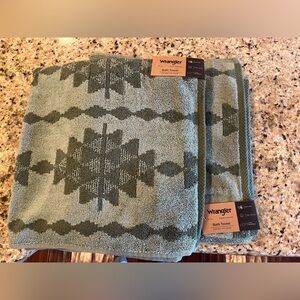 Set of 2 Wrangler Olive Cotton Bath Towels